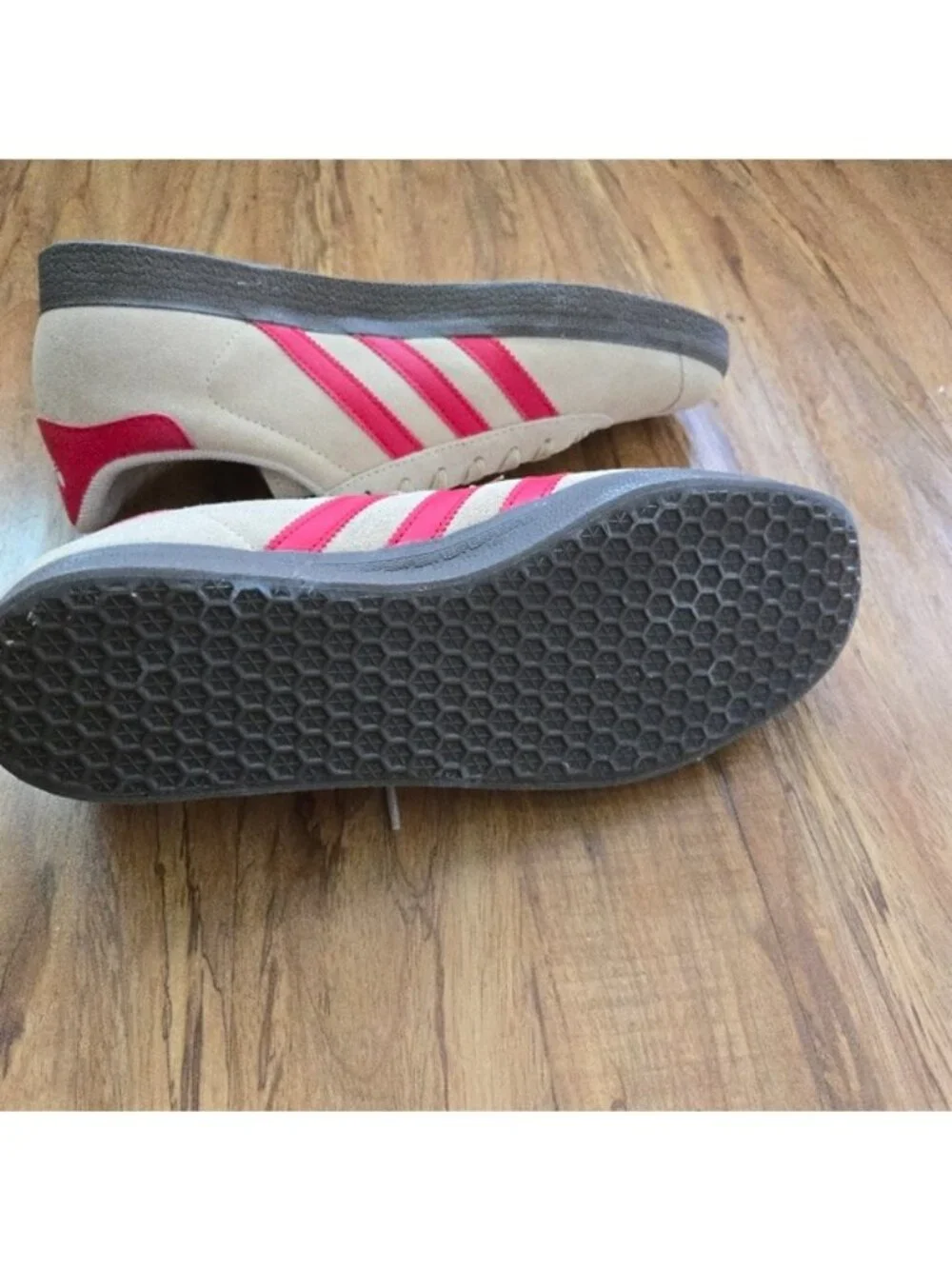 Adidas Suede Gazelle  JH5393 Men 8.5 Tan And Red New No Box 0826